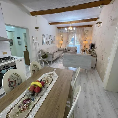 Jona Lovely Two Bedroom Ap Τίρανα