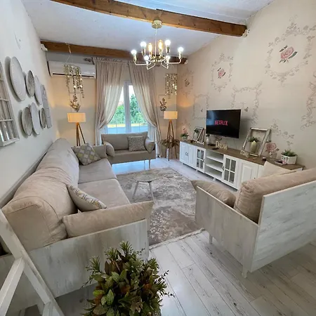 Jona Lovely Two Bedroom Ap Διαμέρισμα