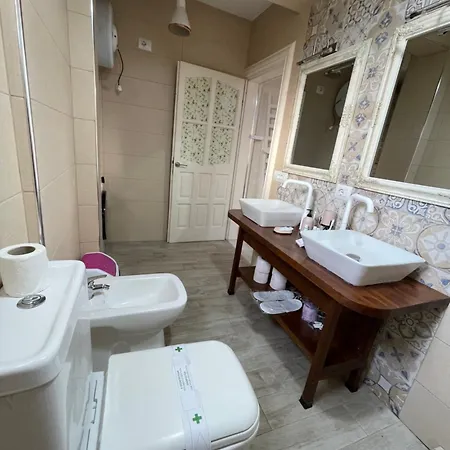 Jona Lovely Two Bedroom Ap Τίρανα